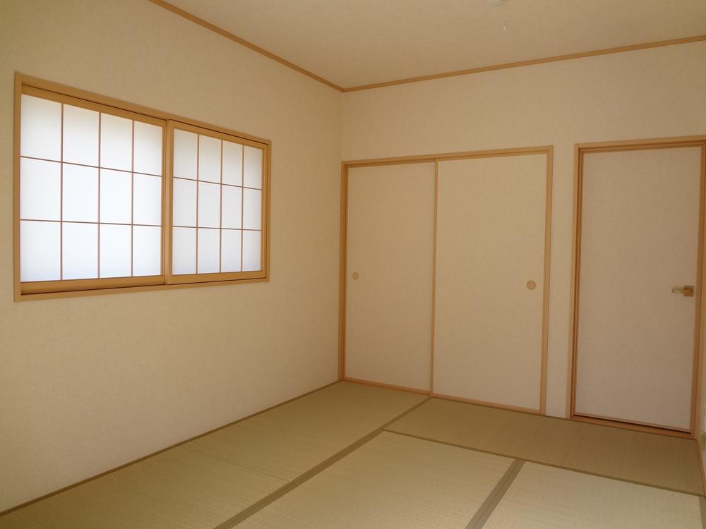 Non-living room. Japanese-style room adjacent to the living room