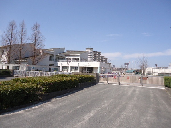 Primary school. 1700m to Kasuga Municipal Kasugano Elementary School (elementary school)