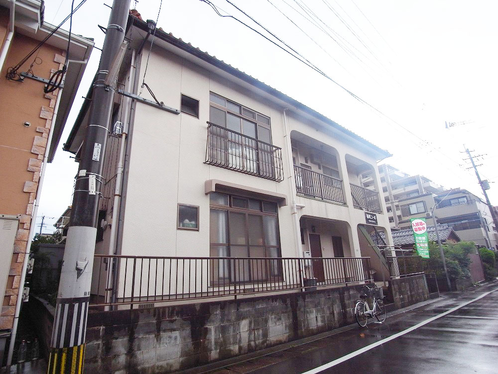 Building appearance. A quiet residential area JR & Nishitetsu double accessible