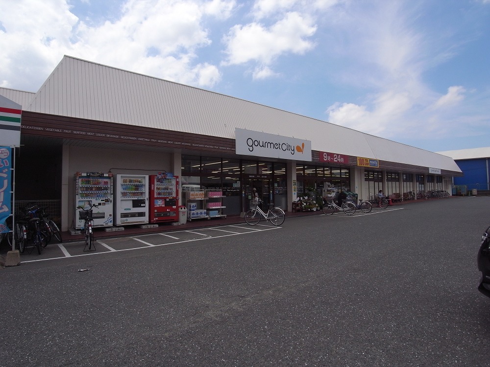 Supermarket. Gourmet City Kamishirozu shop 281m until the (24-hour) (Super)