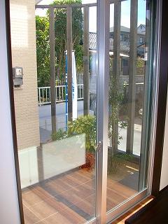 Other Equipment. Windows all rooms, Use a pair of glass.