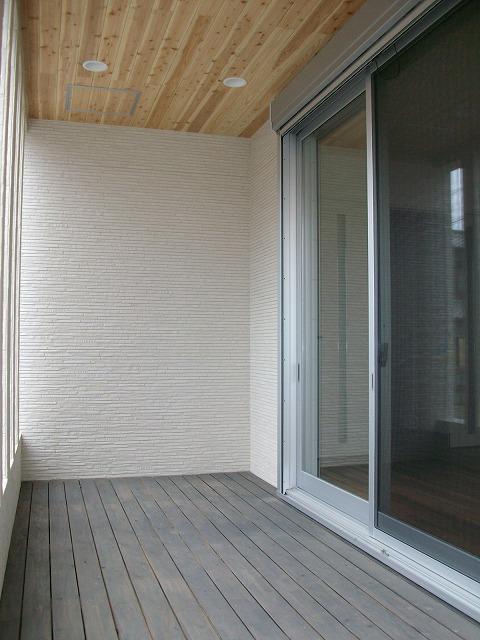 Other introspection. Spacious wood deck is happy with roof!
