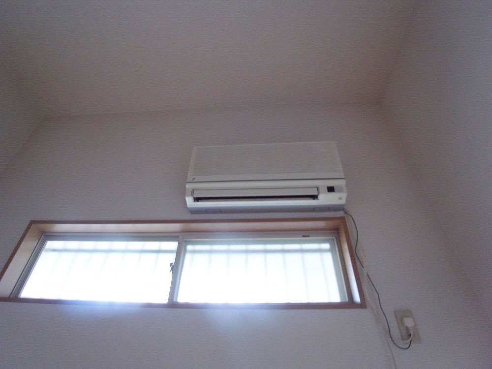 Other Equipment. Skylight and air-conditioned