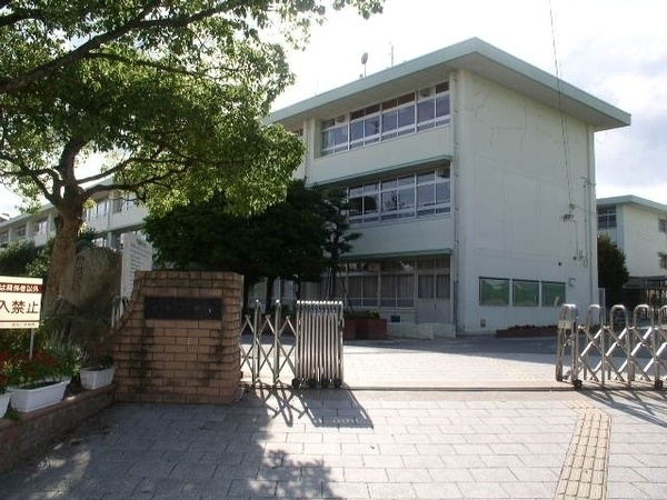 Primary school. 809m to Kasuga Municipal immediately elementary school (elementary school)