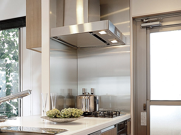 Kitchen.  [Stainless tone kitchen panel] Adopt a kitchen panel of stainless tone with excellent water resistance and stylish. Quick and wipe and is easy to clean. (Same specifications)