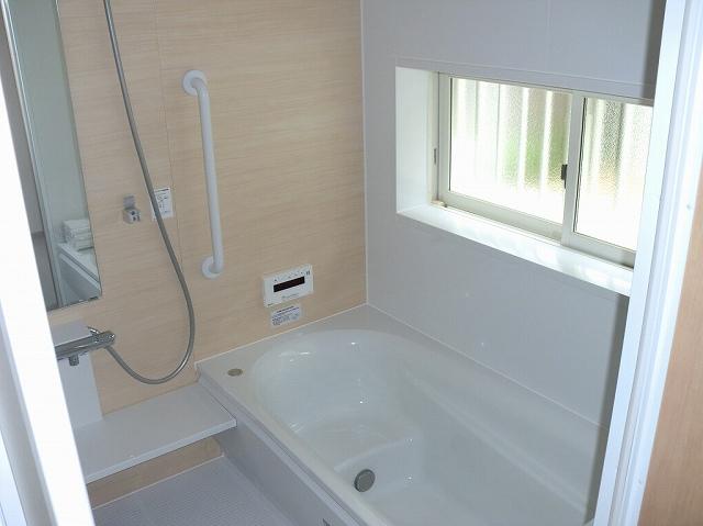 Bathroom. There is a window in the bathroom! Reheating, Possible heat insulation!