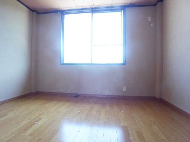 Other room space. It is bright rooms and comes with a window