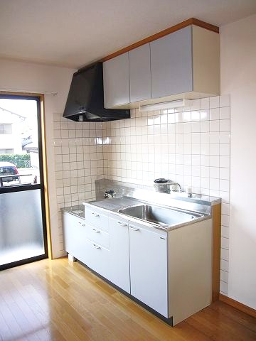 Living and room. Two-burner stove is installed Allowed.