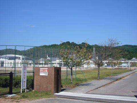 Primary school. Yamada 1340m up to elementary school (elementary school)
