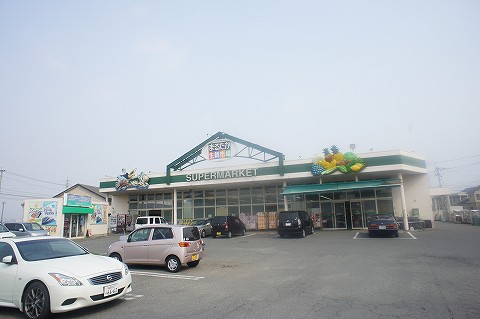 Supermarket. 860m until Marutaka fresh market (super)