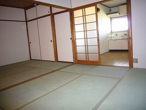 Entrance. It is a beautiful Japanese-style room.