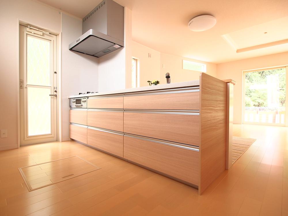 Kitchen. Also useful dishes in face-to-face counter kitchen, It is also likely to increase dialogue with the family (^ - ^)