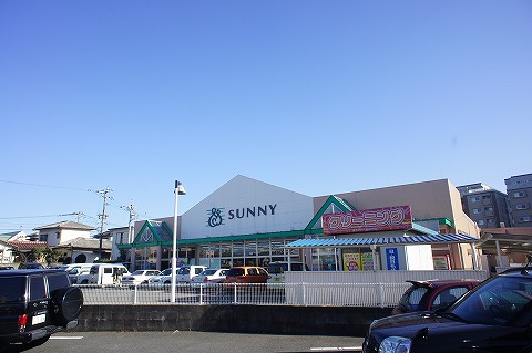 Supermarket. 778m to Sunny Haramachi store (Super)