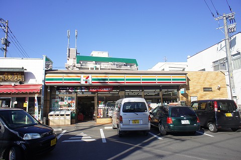 Convenience store. 474m to Seven-Eleven (convenience store)