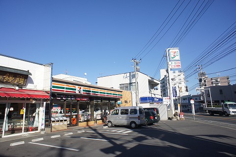 Convenience store. 455m to Seven-Eleven (convenience store)