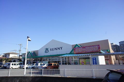 Supermarket. 880m to Sunny (super)