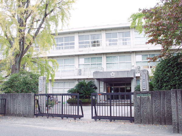 Surrounding environment. Kasuya stand Okawa Elementary School (7 min walk / About 550m)