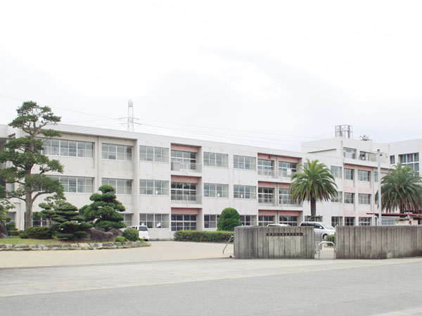 Surrounding environment. Kasuya stand Kasuya East Junior High School (7 min walk / About 560m)