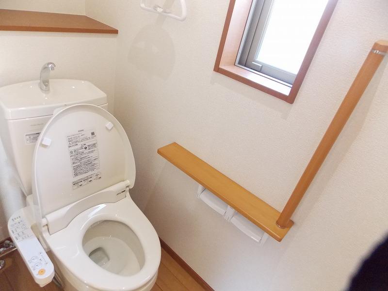 Toilet. Also with window, Brightness ・ Ventilation are both good Of course Washlet ・ Heating toilet seat is standard equipment (^_^) /   ◆ It becomes the same specification photo ◆