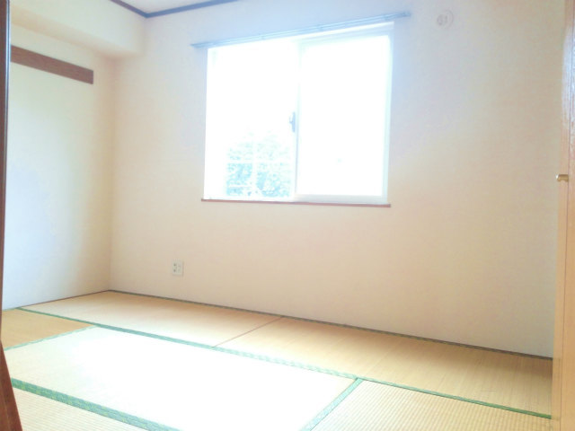 Living and room. It settles down Japanese-style room