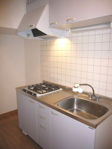 Kitchen. With a two-burner gas stove !!