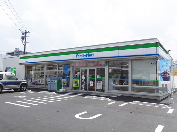 Surrounding environment. Family Mart (about 10m / 1-minute walk)