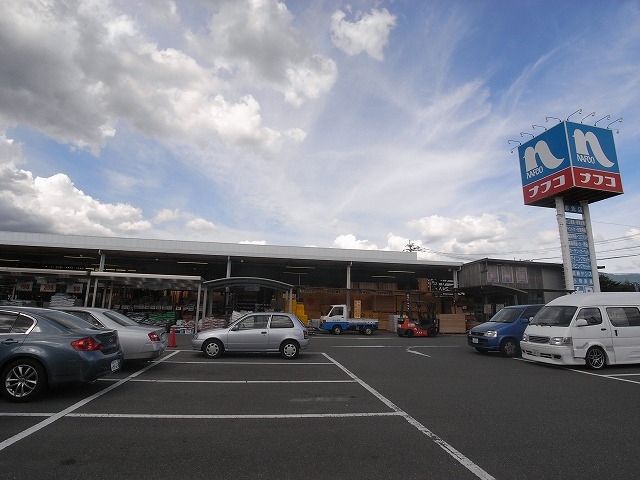 Home center. Nafuko (hardware store) to 200m