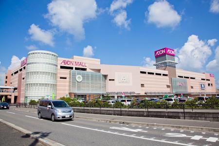 Shopping centre. You can go without worrying about the 880m congestion to Aeon Mall Fukuoka!