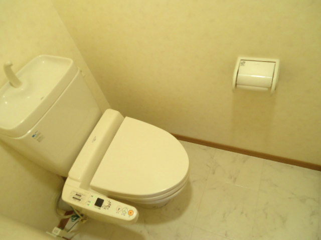 Other room space. It is with a bidet