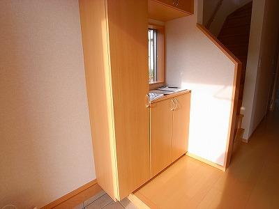 Entrance. Same specifications Photos