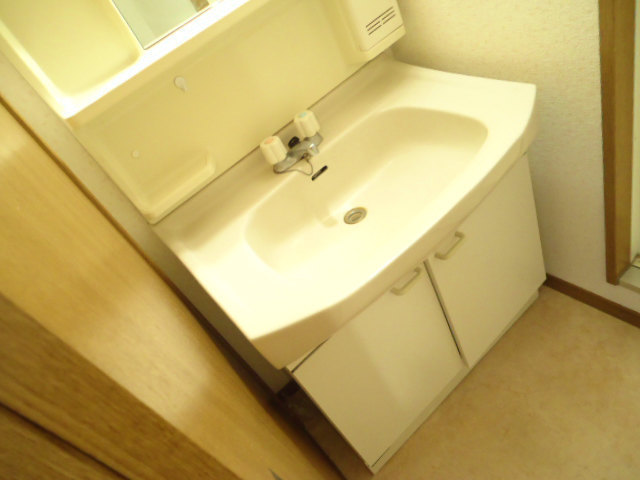 Other room space. It is the washstand