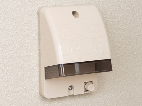 balcony ・ terrace ・ Private garden.  [Balcony waterproof outlet] Rain Ya, Adopt a waterproof electrical outlet that can correspond to gardening or the like in the balcony. (Same specifications)