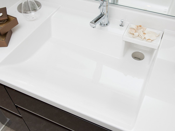 Bathing-wash room.  [LJ bowl counter] Modern and generous form of counter of integrally molded. On top of the drainage port, With a wet palette Okeru Placing a wet soap or cup. (Same specifications)