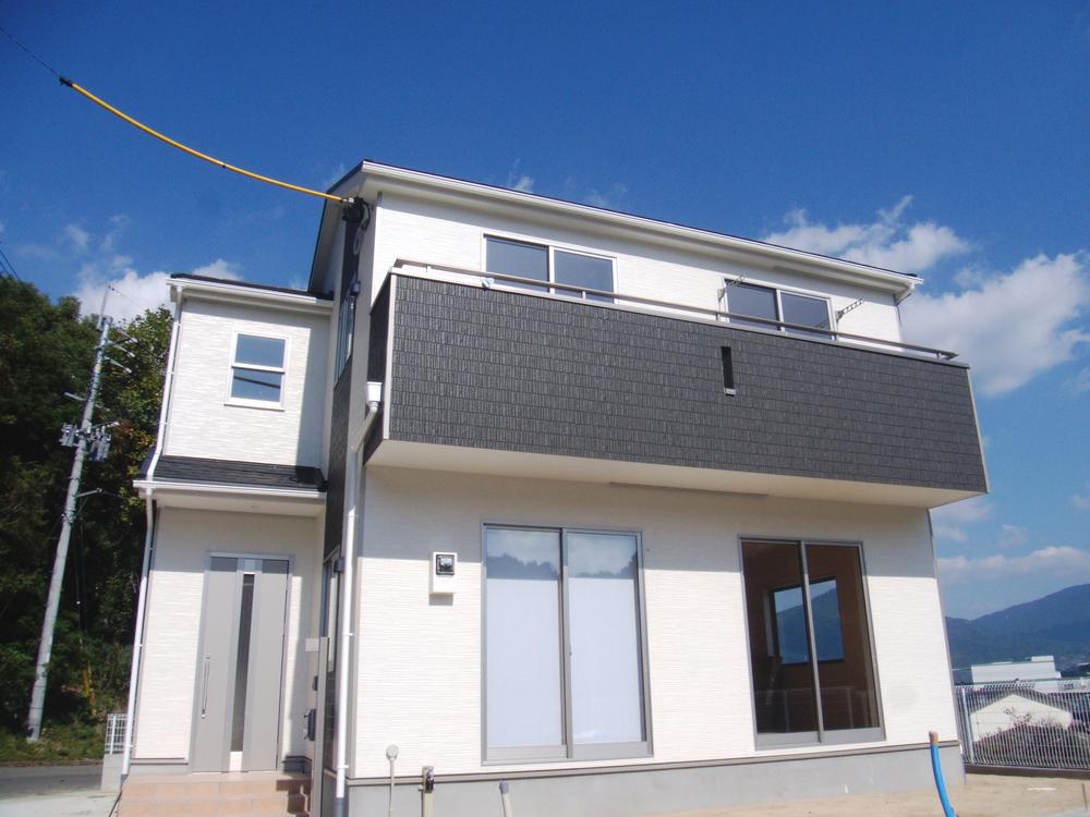 Local appearance photo. Local (11 May 2013) Shooting