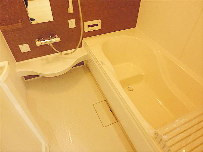 Bathroom. With reheating full Otobasu