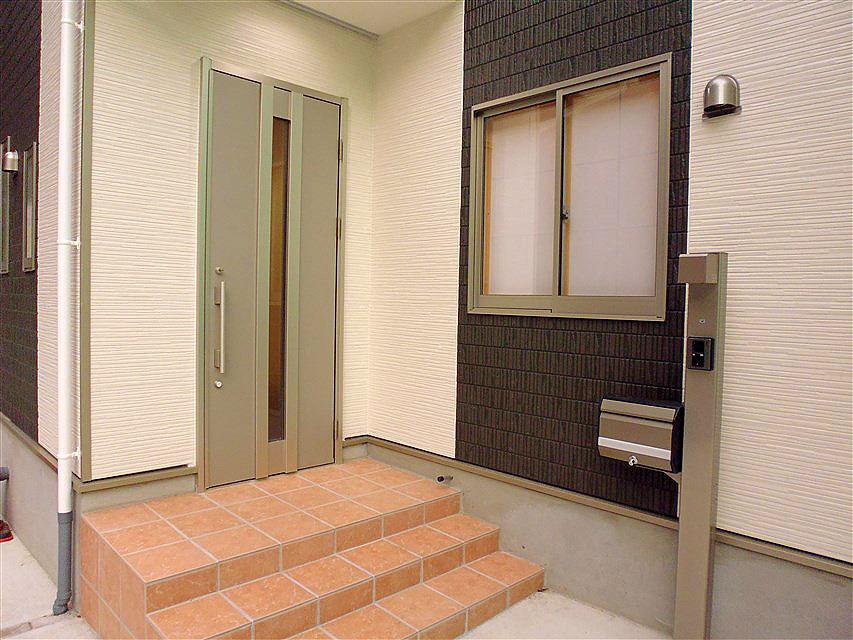 Entrance. Property entrance