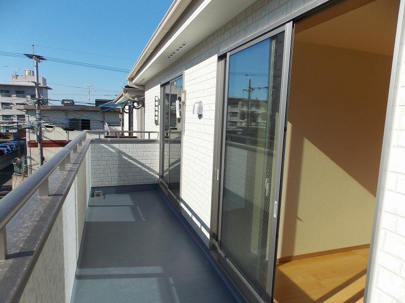 Balcony. The south side is with a wide balcony (^_^) /  It is best to hang out futon! !