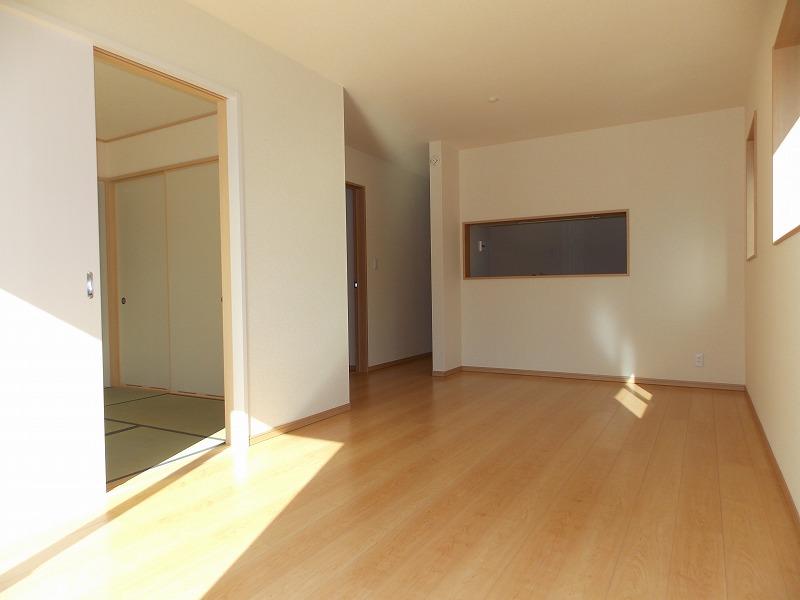 Same specifications photos (living).  LDK and the Japanese-style room is Tsuzukiai (^. ^) / ~~~ The living space of calm and close the partition door, Open and widely is transformed into open space (^_^) /