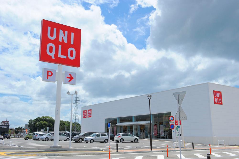 Other Environmental Photo. 770m to UNIQLO