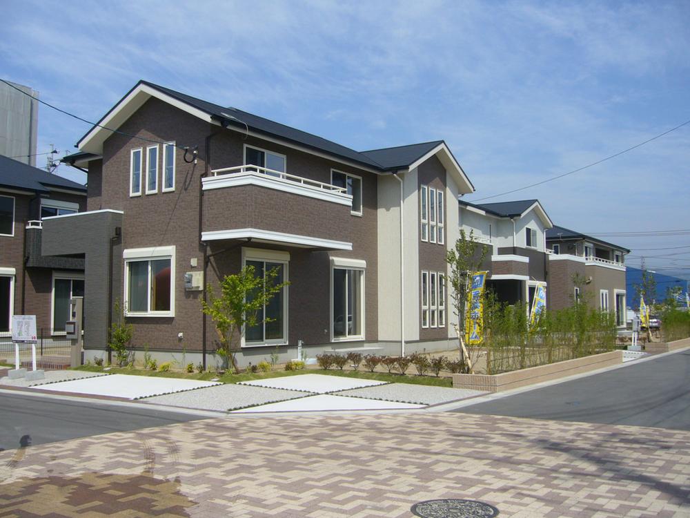 Local appearance photo. Imposing completed! Introducing the streets of British style! (May 2013 shooting)