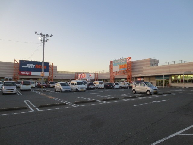 Shopping centre. MrMax Shingu 502m shopping to the center (shopping center)