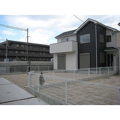 Local appearance photo. Entrance is before the garden in front is a car part!