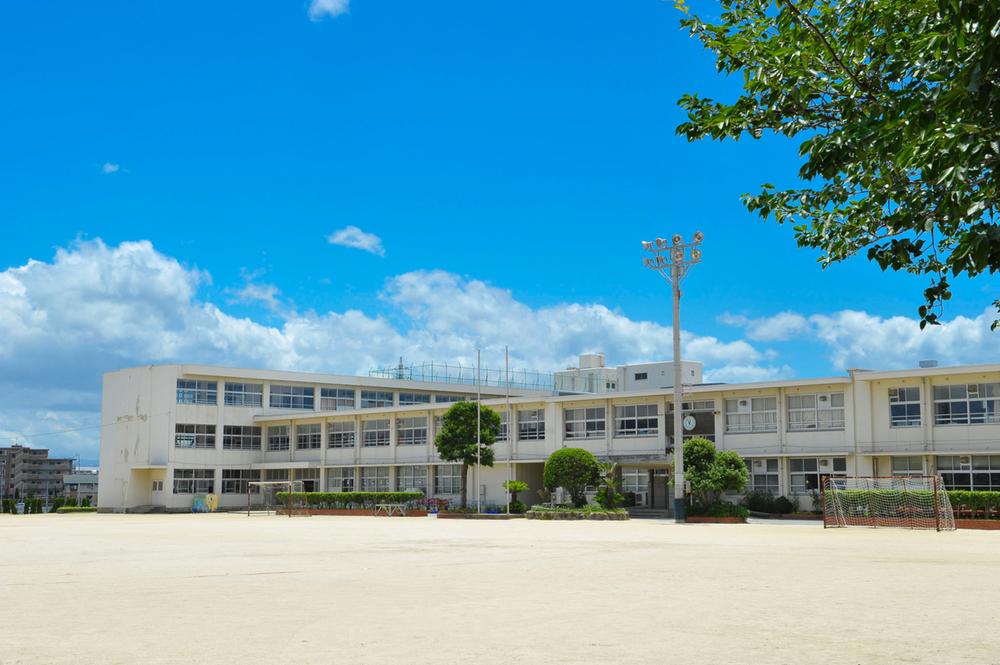 Primary school. Shingu to elementary school 780m