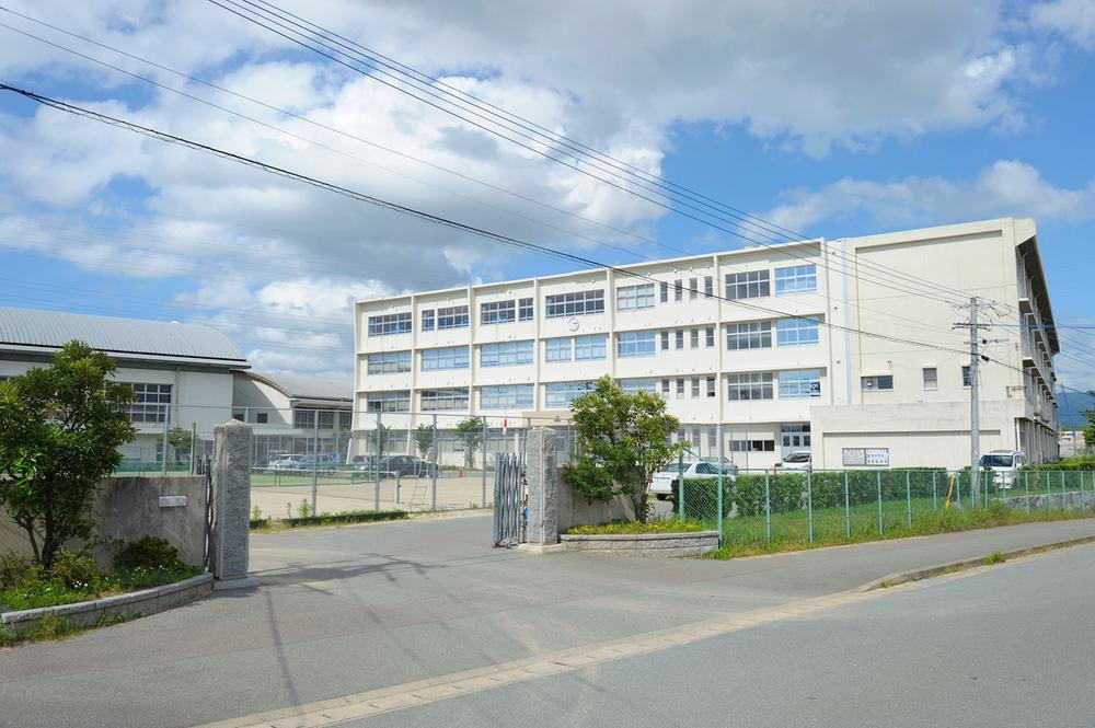 Junior high school. Shingu Municipal Shingu until junior high school 780m