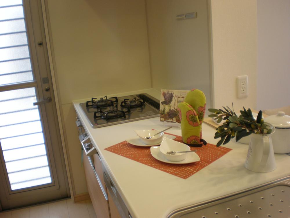 Kitchen. No. 3 place kitchen. Glad to wife soft-close and is dishwasher. (September 2013 shooting)