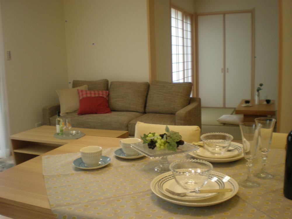 Living. 3 Gochi living dining. You will easily grasp the image of the layout to life the furniture. (September 2013 shooting)