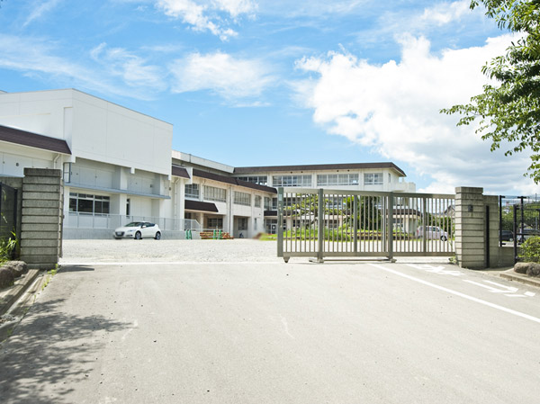 Surrounding environment. Shingu Higashi elementary school (about 650m ・ A 9-minute walk)