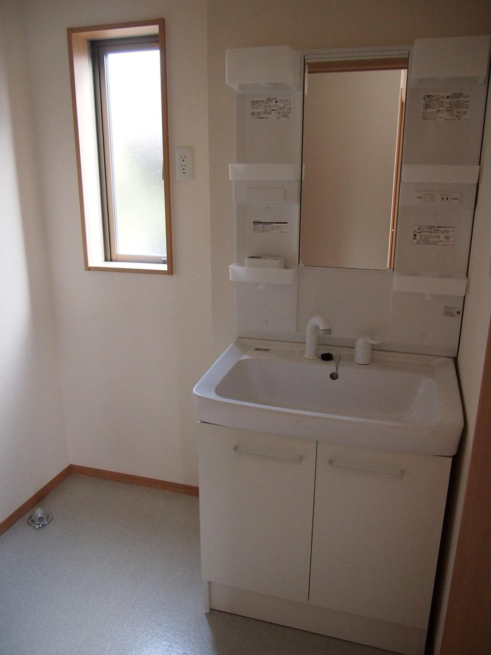 Wash basin, toilet. Indoor (11 May 2013) Shooting