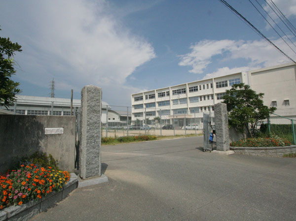 Surrounding environment. Shingu junior high school (about 1090m / A 14-minute walk)