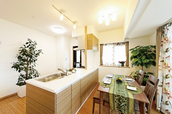 Other. Enjoy conversation with family, With a convenient back door in and out of the kitchen balcony of face-to-face